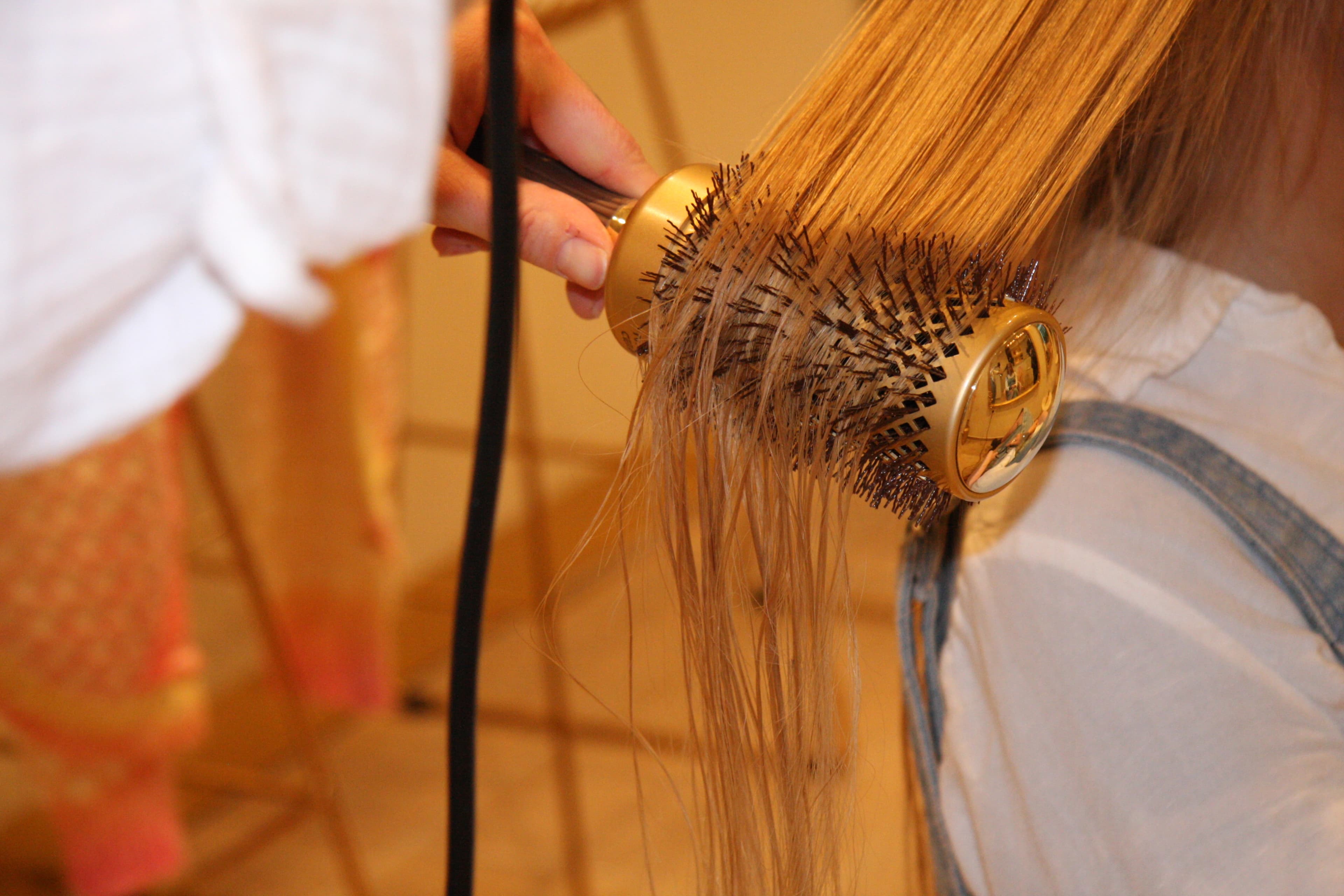 Föhnen en styling bij kapsalon Barlook, kapper Brugge centrum